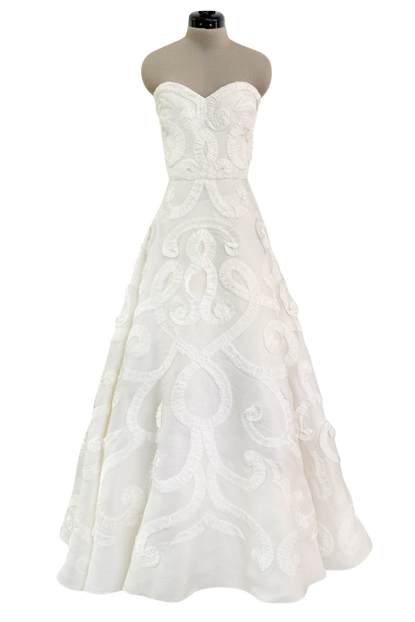 Dreamy Fall 2007 Oscar de la Renta Silk Organza Strapless Wedding Dress w Silk Ribbon Embellishment Detailing