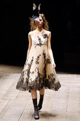 Important Fall 2006 Alexander McQueen 'The Widows of Culloden' Runway Look 32 Net & Lace Dress