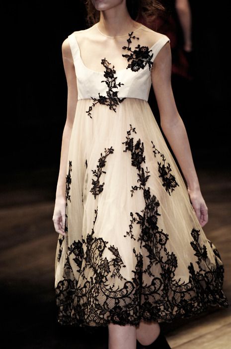 Important Fall 2006 Alexander McQueen 'The Widows of Culloden' Runway Look 32 Net & Lace Dress