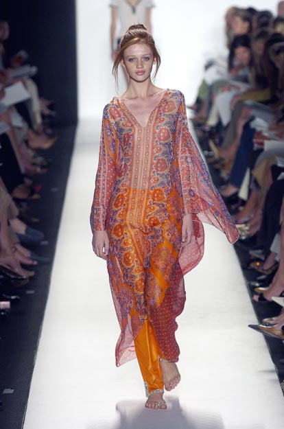 Dreamiest Spring 2005 Oscar de la Renta Runway Print Silk Chiffon Caftan Dress W Beaded Detailing