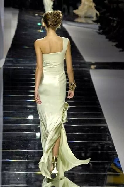 Prettiest Spring 2008 Valentino Runway Look 75 One Shoulder Silk Dress w Bows