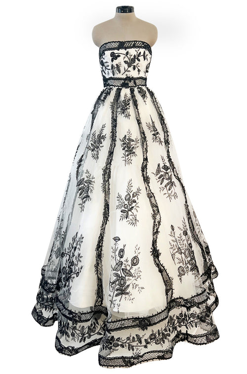 Magnificent Spring 2003 Oscar de la Renta Runway Look 59 White Net & Black Embroidery Dress