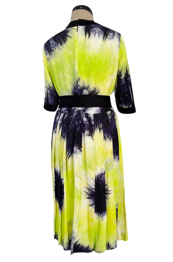 Gorgeous Spring 2019 Prada Look 41 Runway Neon Green & Navy Tie Dye Dress