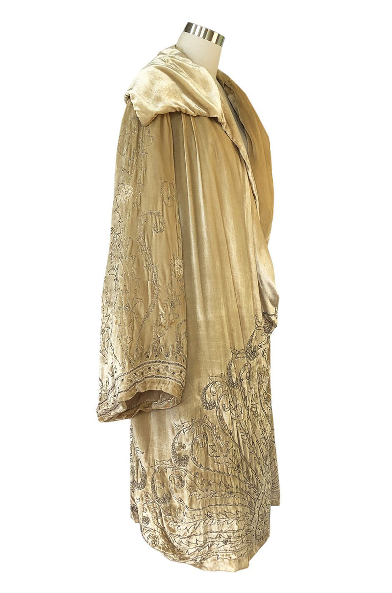 Exceptional 1920s Gold Silk Velvet Beaded Art Deco Wide Sleeve Coat